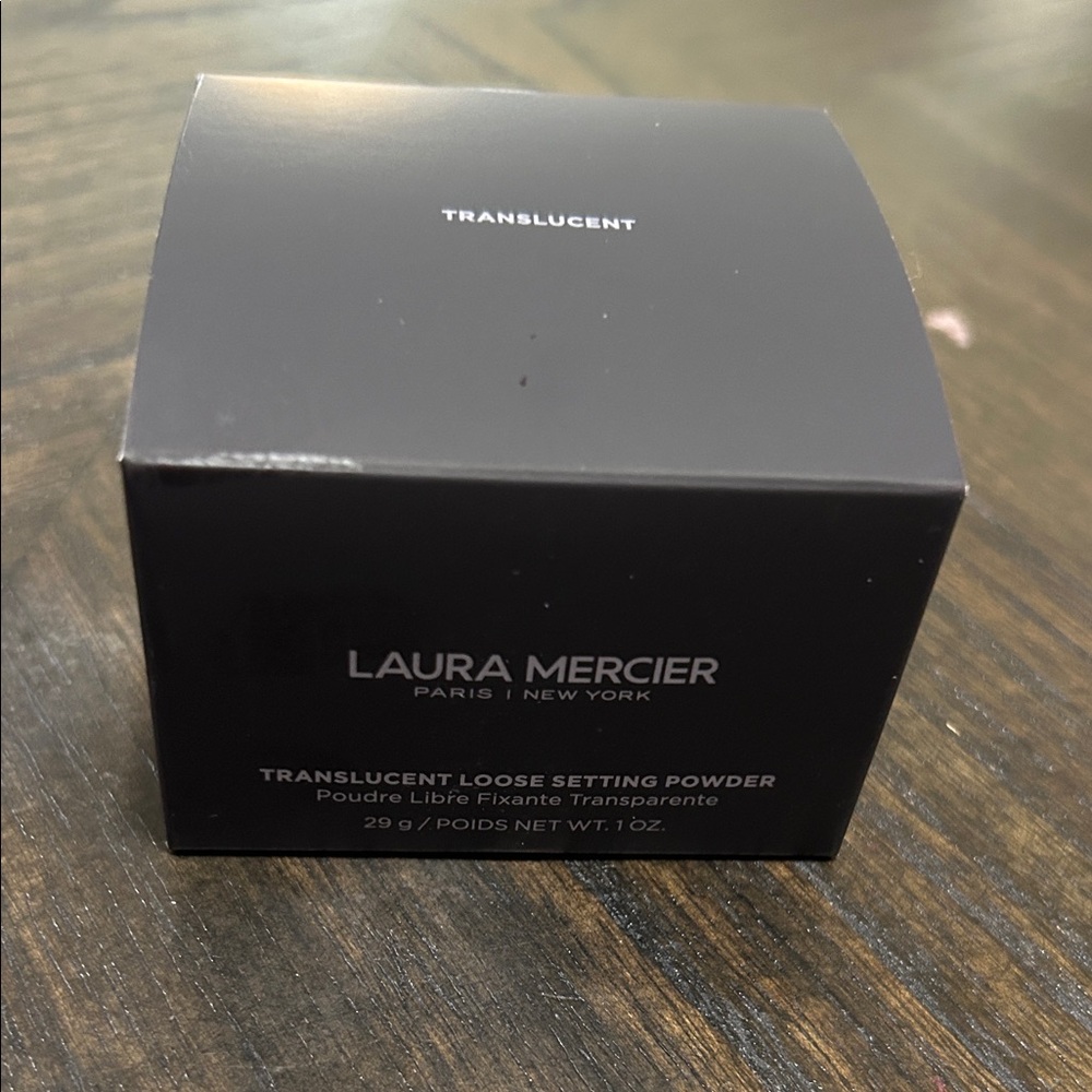 Laura Mercier Translucent Setting Powder Box - Picture 2 of 4